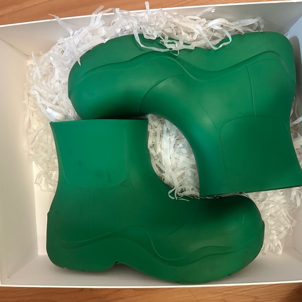 Bottega Veneta “puddle boots” Vibrant Green Sole Footwear